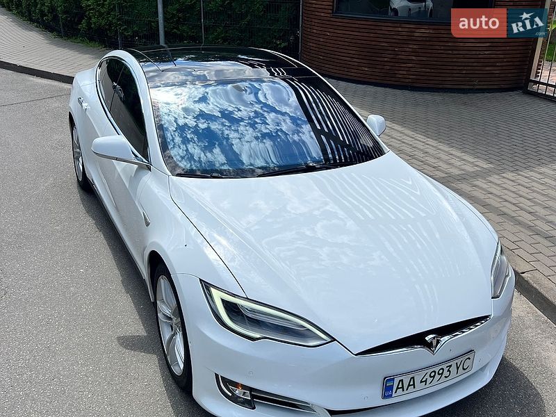 Ліфтбек Tesla Model S 2015 в Києві