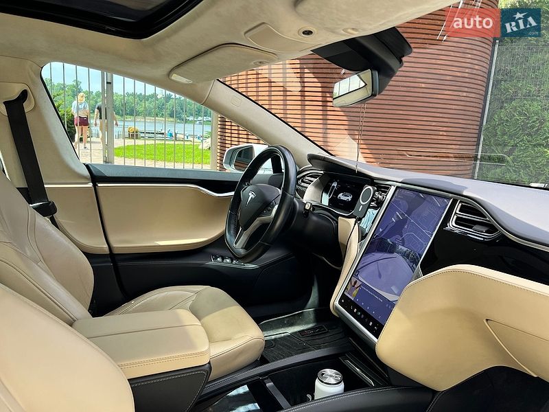 Ліфтбек Tesla Model S 2015 в Києві