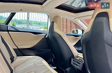 Ліфтбек Tesla Model S 2015 в Києві