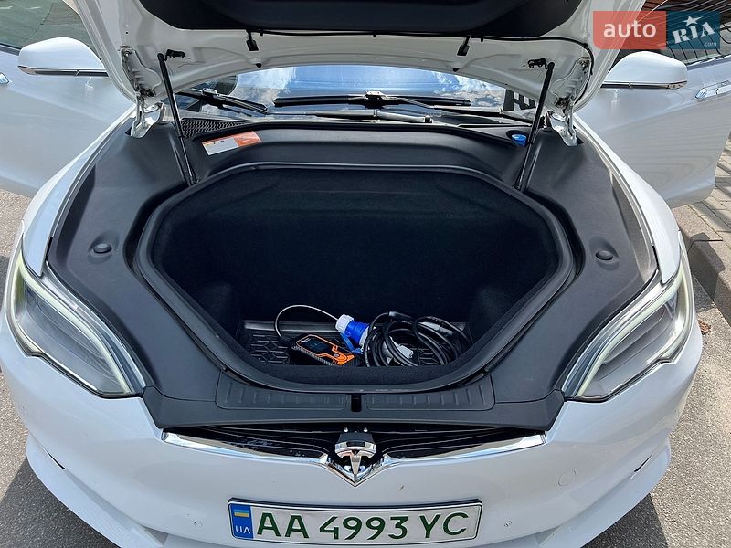 Ліфтбек Tesla Model S 2015 в Києві