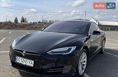 Лифтбек Tesla Model S 2017 в Черновцах
