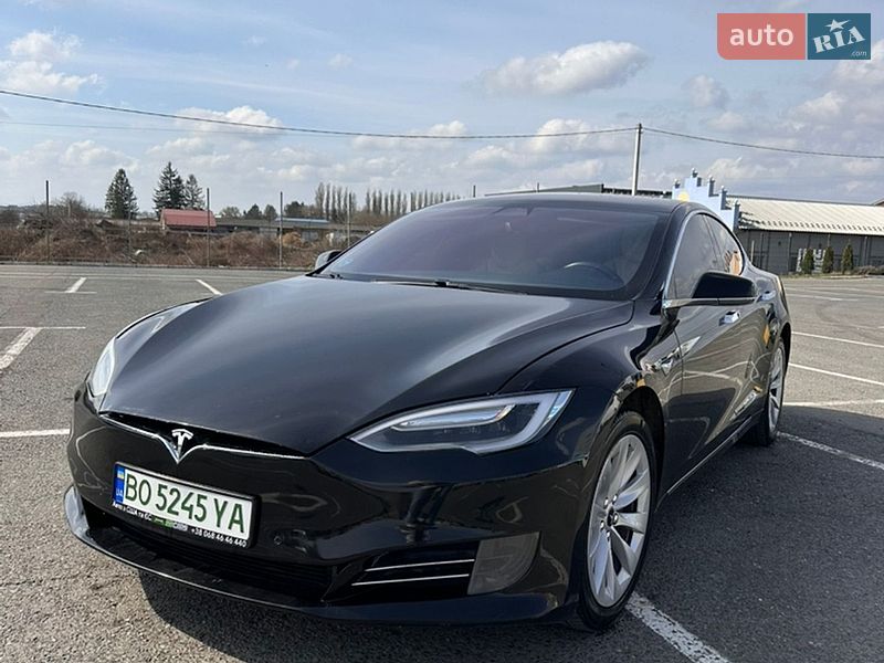 Лифтбек Tesla Model S 2017 в Черновцах