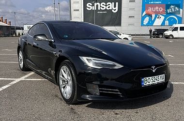 Лифтбек Tesla Model S 2017 в Черновцах