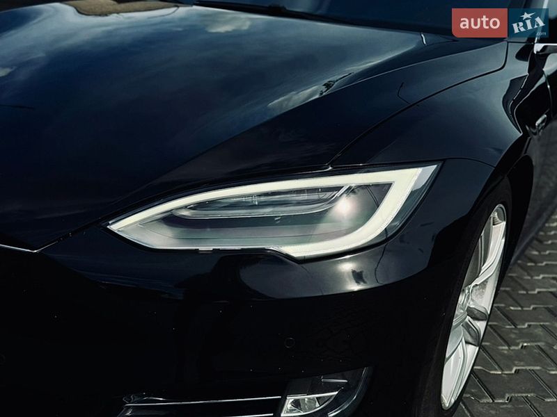 Ліфтбек Tesla Model S 2016 в Дніпрі