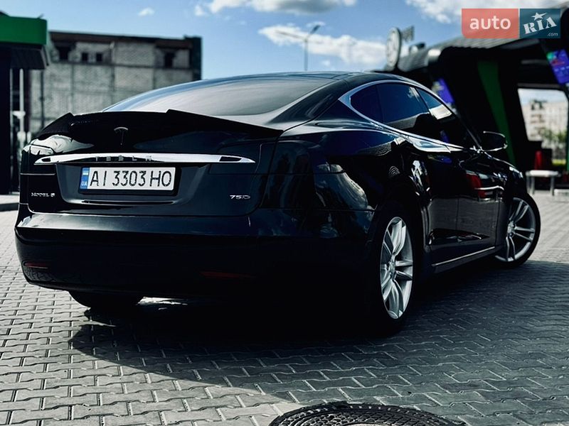Ліфтбек Tesla Model S 2016 в Дніпрі