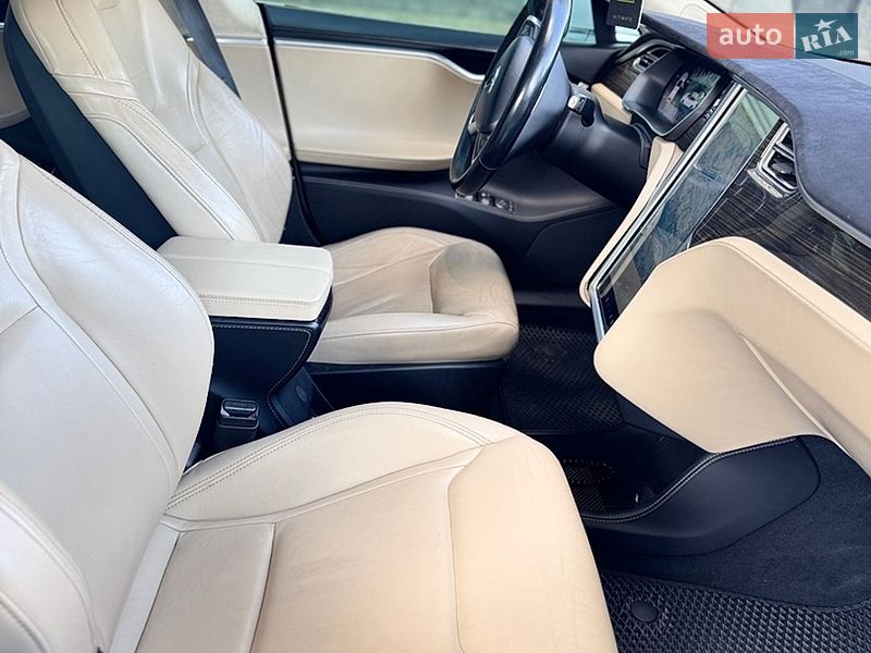 Ліфтбек Tesla Model S 2015 в Мукачевому