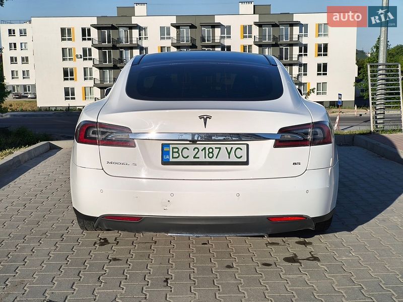 Ліфтбек Tesla Model S 2014 в Львові