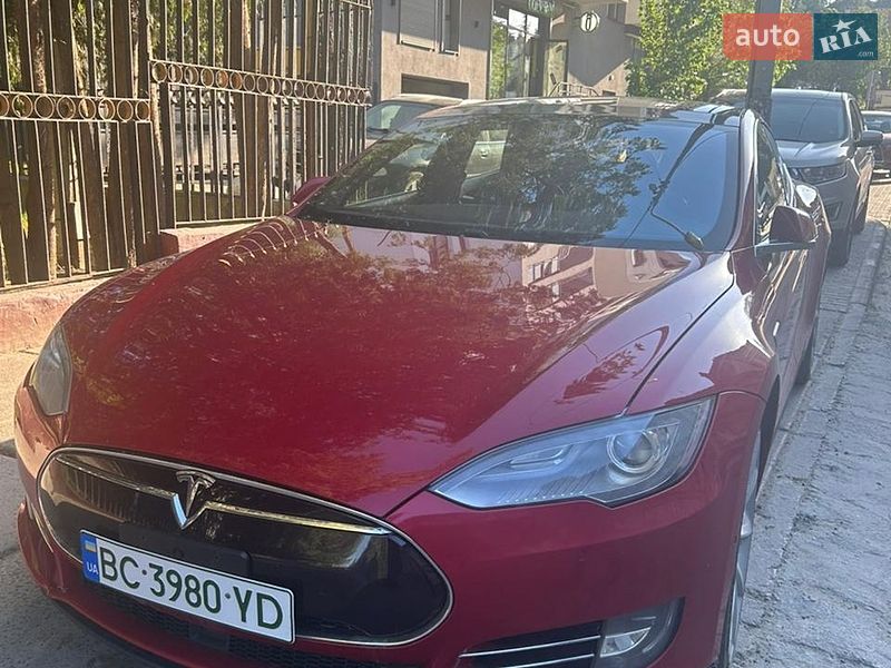 Ліфтбек Tesla Model S 2016 в Львові