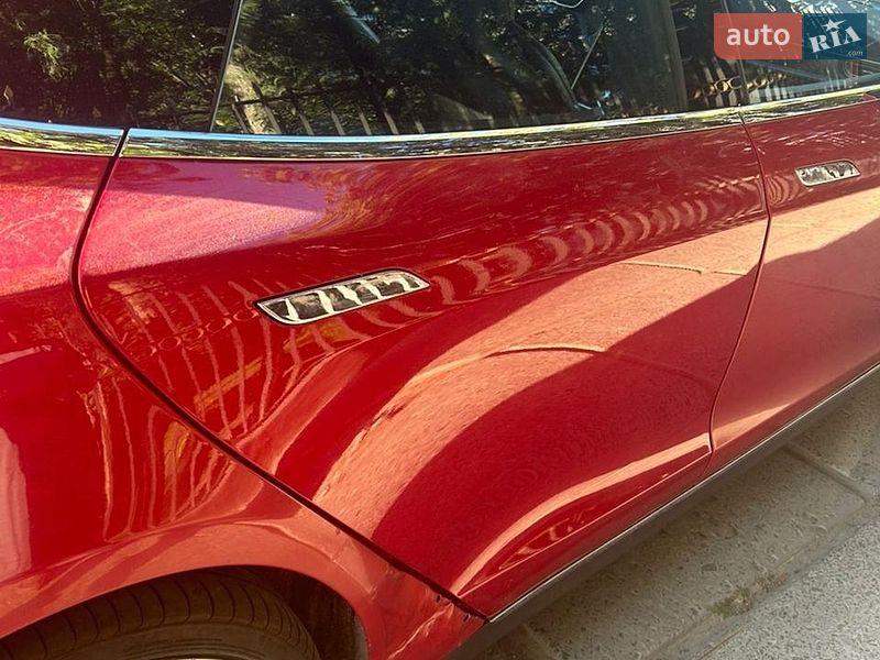 Ліфтбек Tesla Model S 2016 в Львові