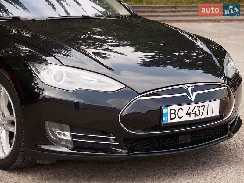 Ліфтбек Tesla Model S 2015 в Львові