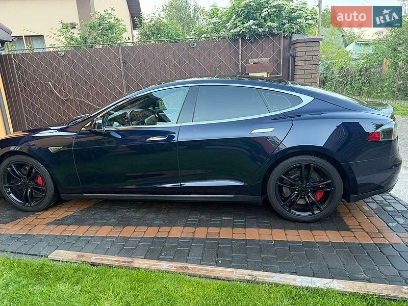 Ліфтбек Tesla Model S 2015 в Києві