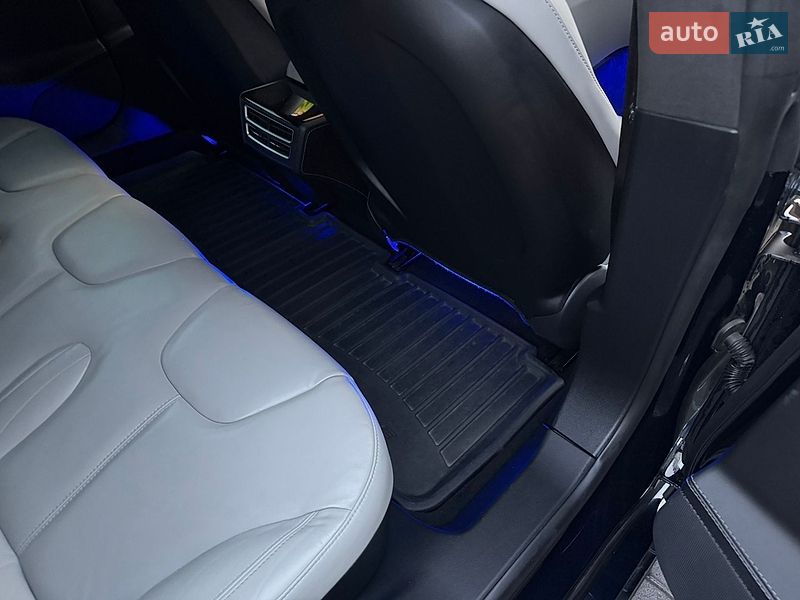 Ліфтбек Tesla Model S 2015 в Києві