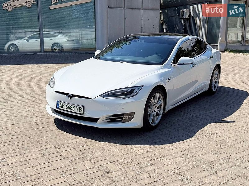 Лифтбек Tesla Model S 2020 в Днепре
