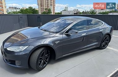 Лифтбек Tesla Model S 2015 в Киеве