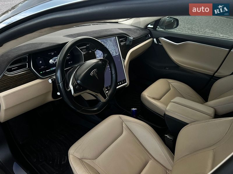 Ліфтбек Tesla Model S 2015 в Львові