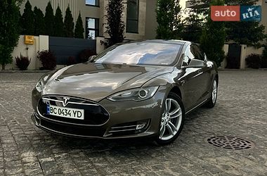 Лифтбек Tesla Model S 2015 в Львове