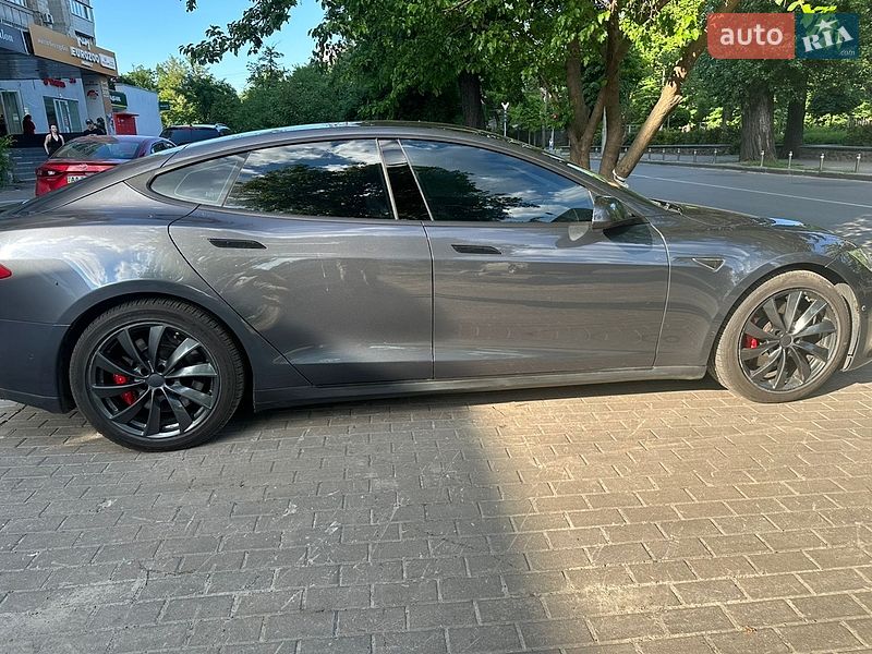 Ліфтбек Tesla Model S 2014 в Києві