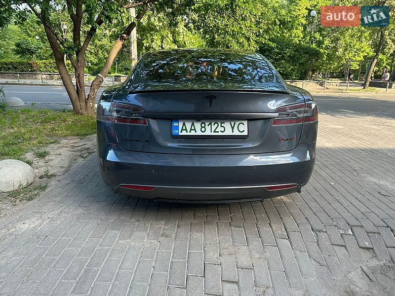 Ліфтбек Tesla Model S 2014 в Києві
