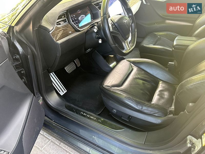Ліфтбек Tesla Model S 2014 в Києві