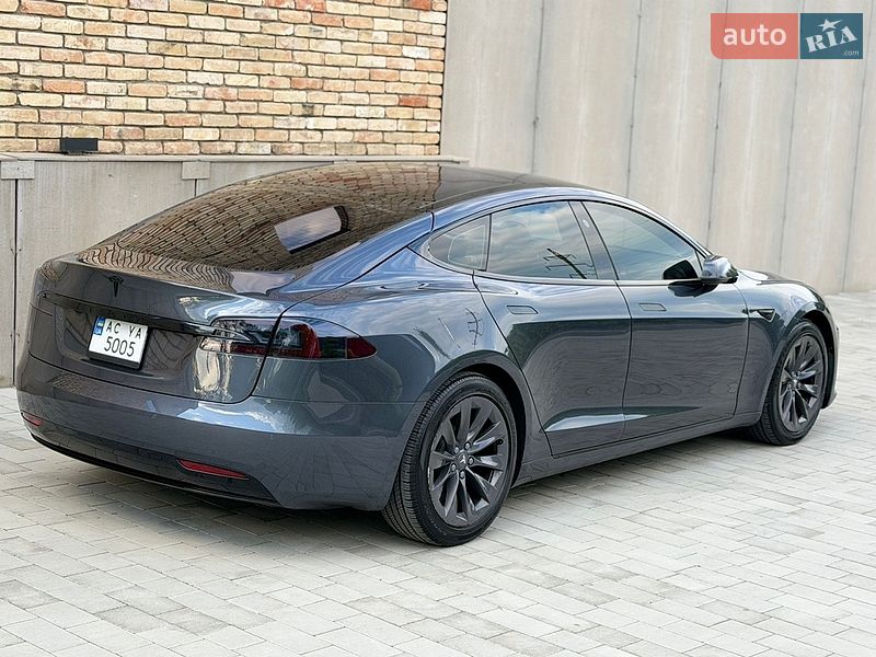 Лифтбек Tesla Model S 2017 в Луцке
