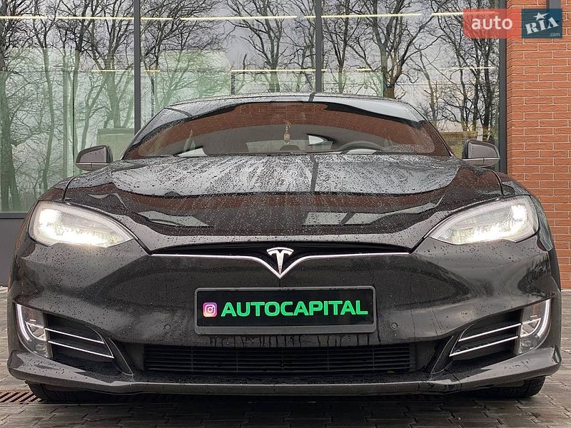 Ліфтбек Tesla Model S 2019 в Києві