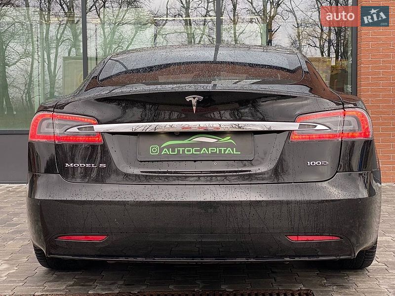 Ліфтбек Tesla Model S 2019 в Києві