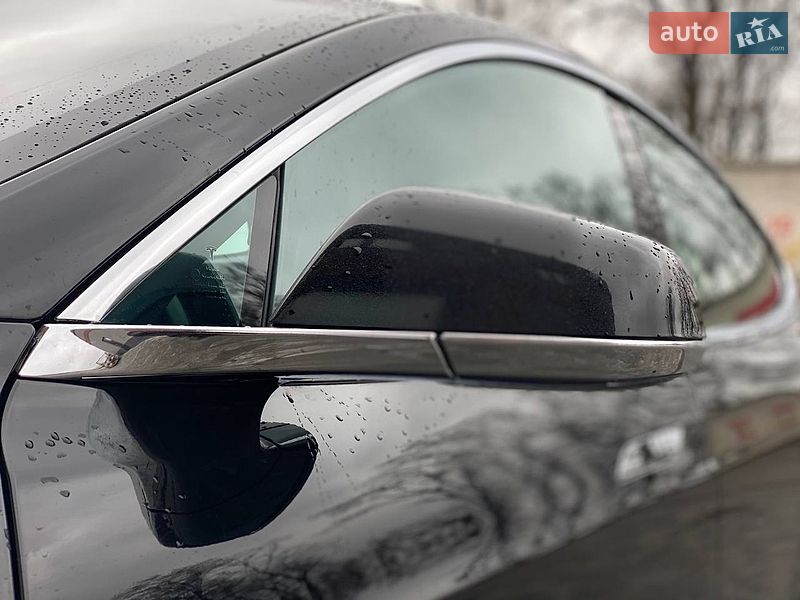 Ліфтбек Tesla Model S 2019 в Києві