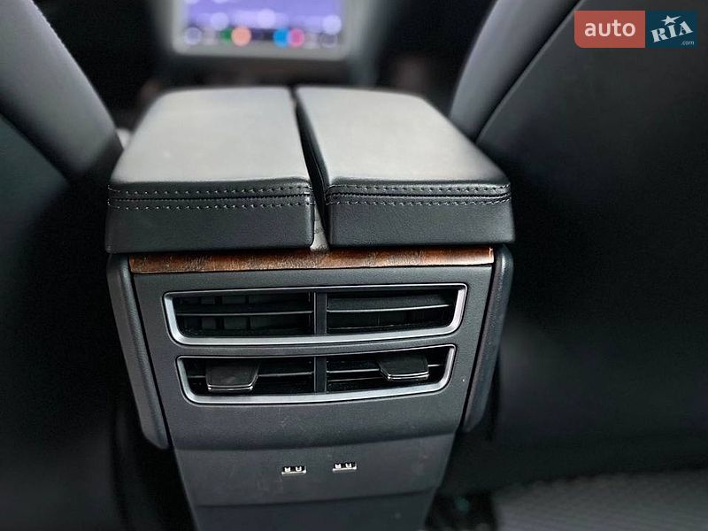 Ліфтбек Tesla Model S 2019 в Києві