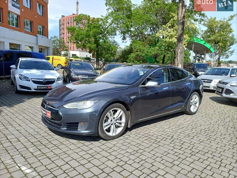 Tesla Model S 2015