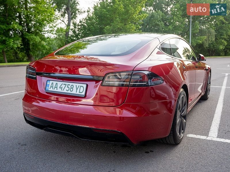 Лифтбек Tesla Model S 2022 в Киеве