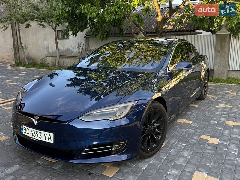 Ліфтбек Tesla Model S 2017 в Коломиї