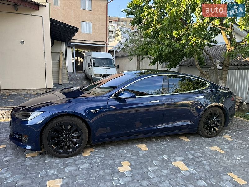 Ліфтбек Tesla Model S 2017 в Коломиї