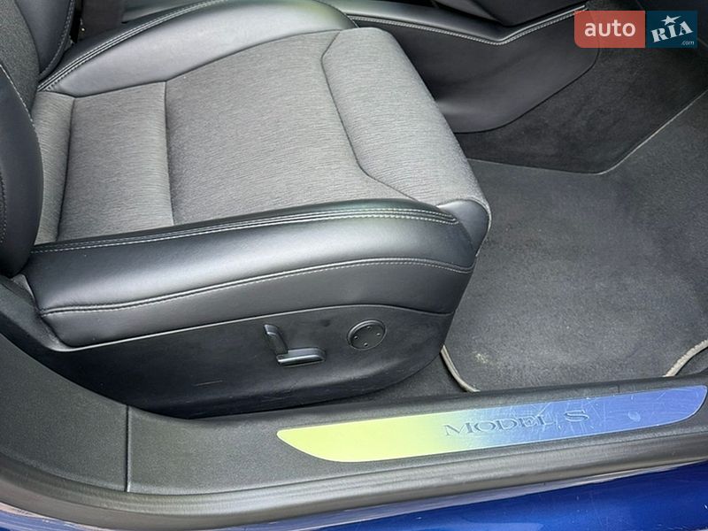 Ліфтбек Tesla Model S 2017 в Коломиї