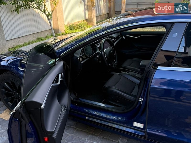 Ліфтбек Tesla Model S 2017 в Коломиї