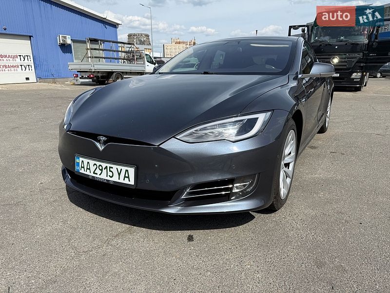 Лифтбек Tesla Model S 2016 в Киеве