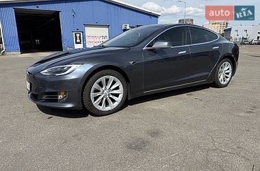 Лифтбек Tesla Model S 2016 в Киеве