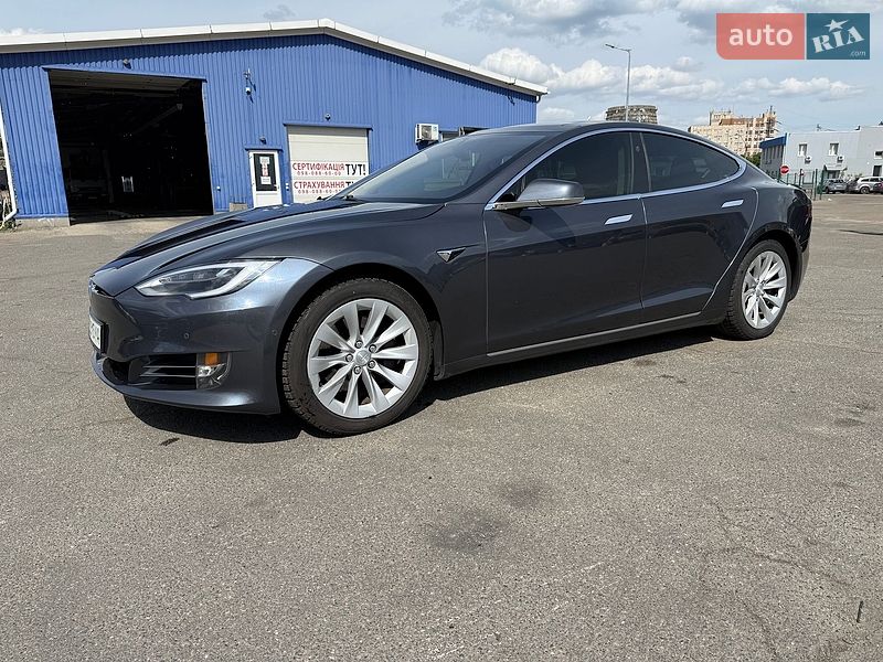 Лифтбек Tesla Model S 2016 в Киеве