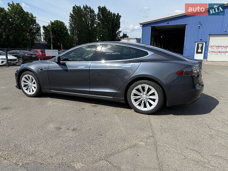 Лифтбек Tesla Model S 2016 в Киеве