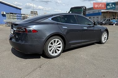 Лифтбек Tesla Model S 2016 в Киеве