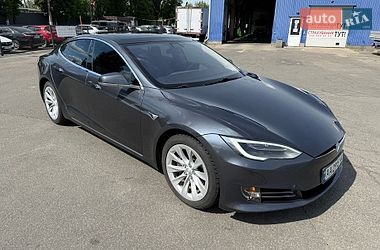 Лифтбек Tesla Model S 2016 в Киеве