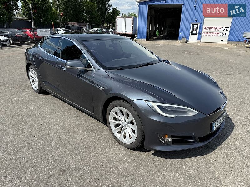Лифтбек Tesla Model S 2016 в Киеве