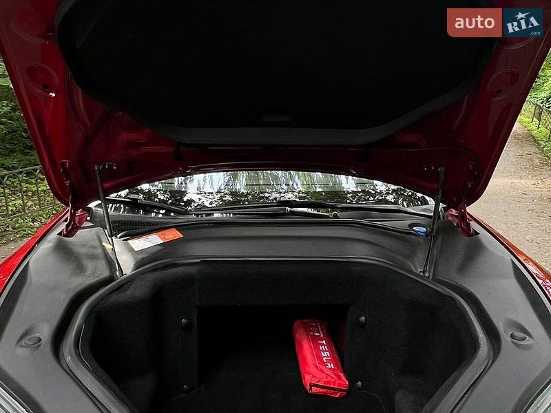 Ліфтбек Tesla Model S 2014 в Києві