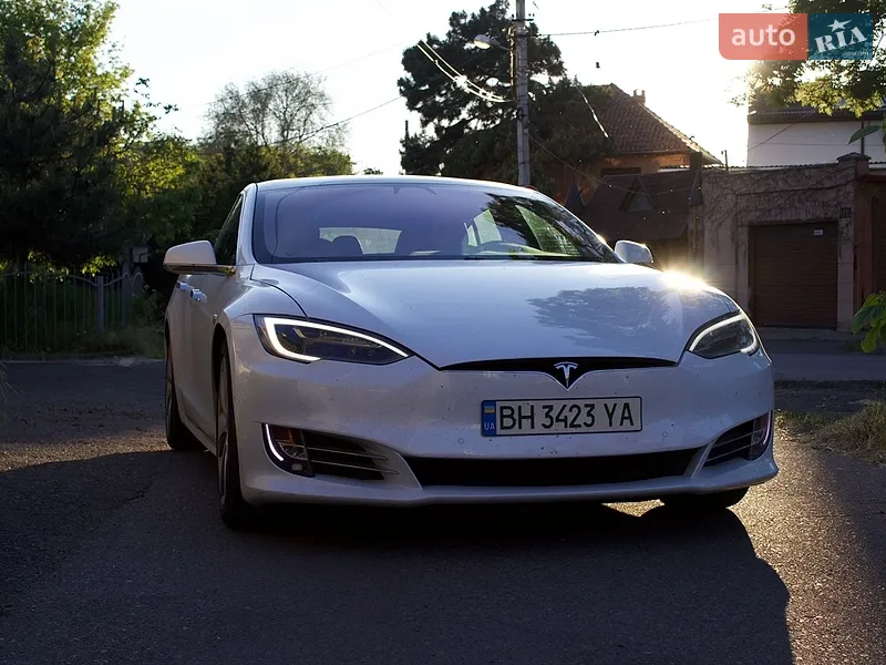 Tesla Model S 2020