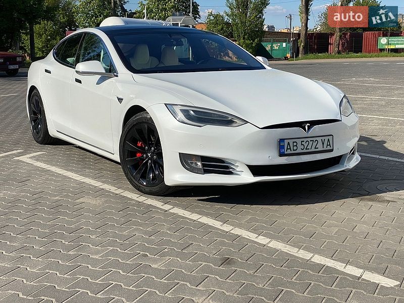 Ліфтбек Tesla Model S 2018 в Вінниці