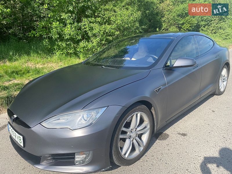 Ліфтбек Tesla Model S 2015 в Львові