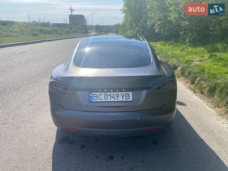Ліфтбек Tesla Model S 2015 в Львові