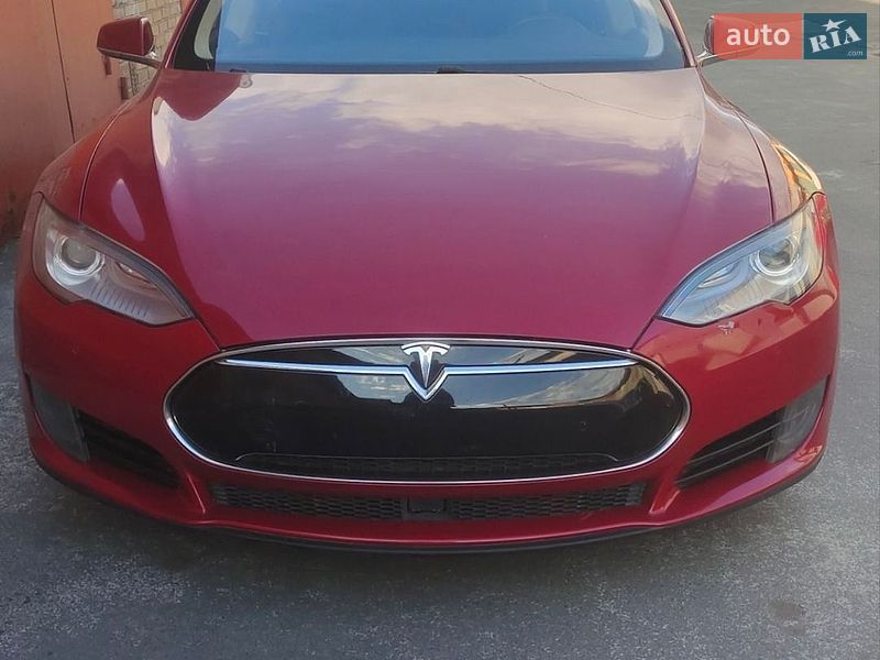 Лифтбек Tesla Model S 2015 в Киеве