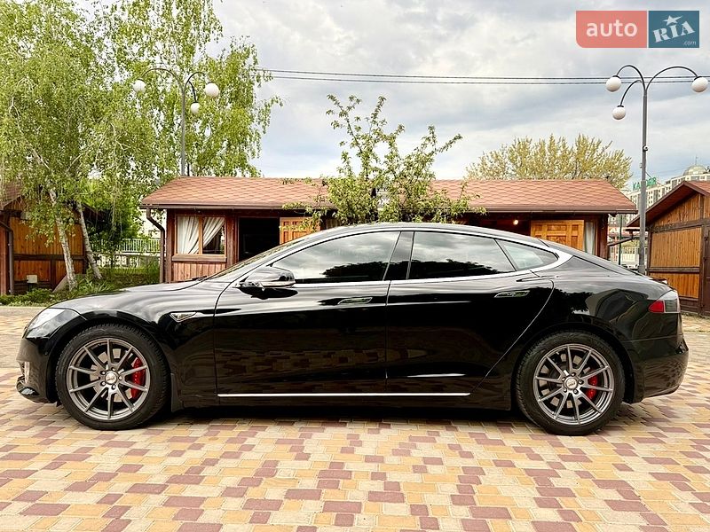 Лифтбек Tesla Model S 2016 в Одессе