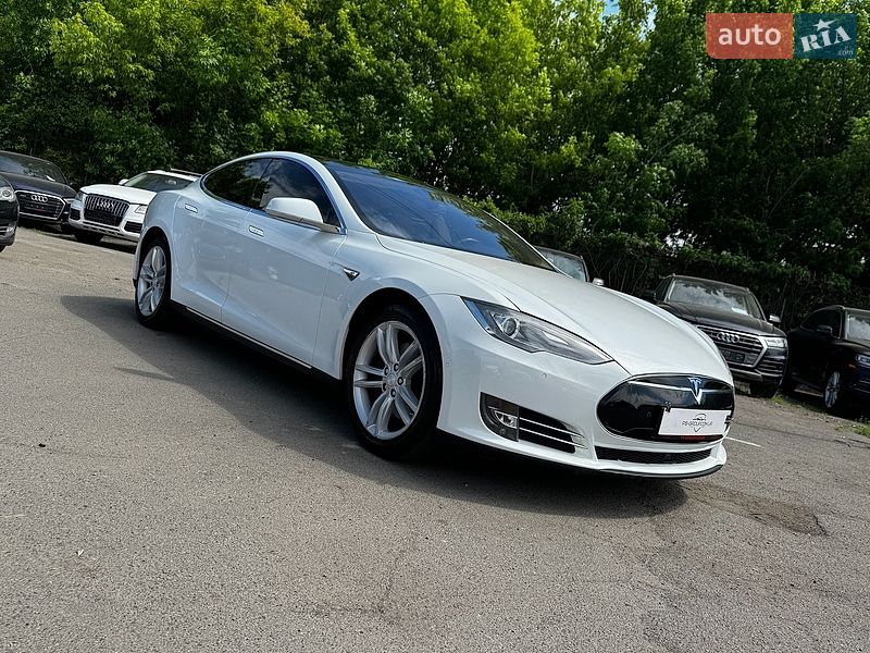 Ліфтбек Tesla Model S 2015 в Луцьку фото 5 Ліфтбек Tesla Model S 2015 в Луцьку