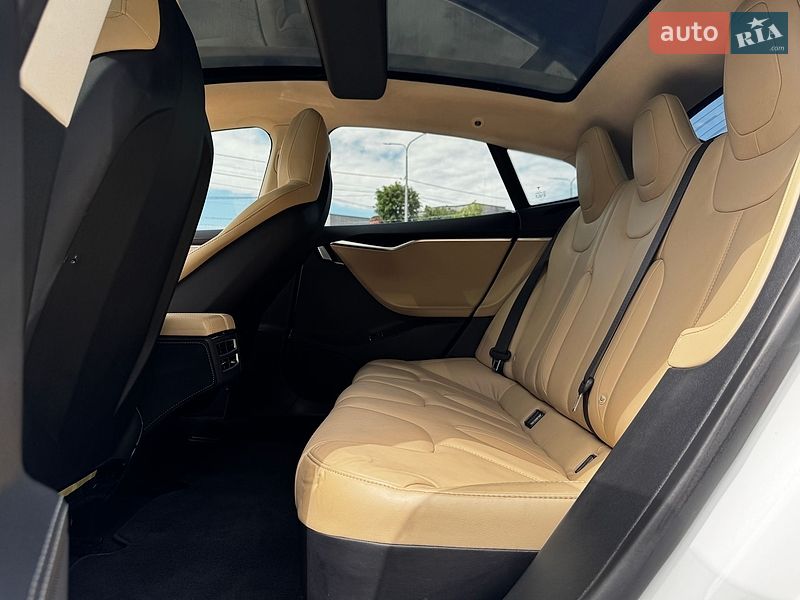 Ліфтбек Tesla Model S 2015 в Луцьку фото 20 Ліфтбек Tesla Model S 2015 в Луцьку